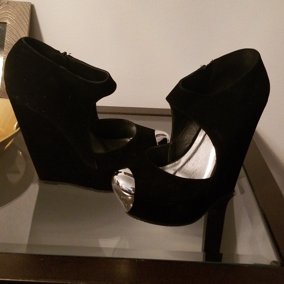 Heels - Picture 2 of 2
